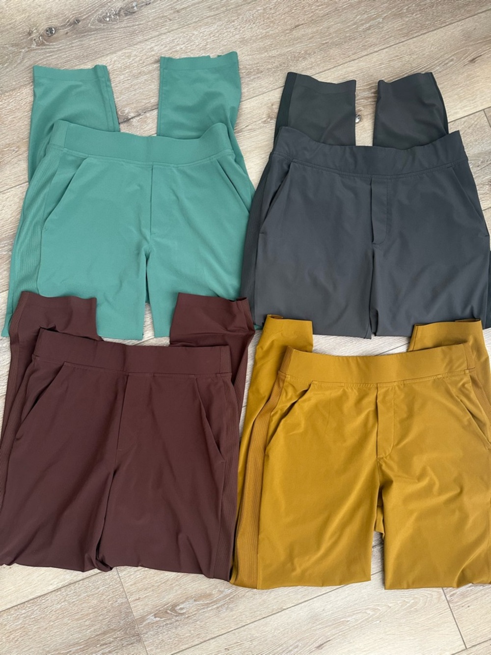 Bundle of 4 Athleta Ankle pants sz 4